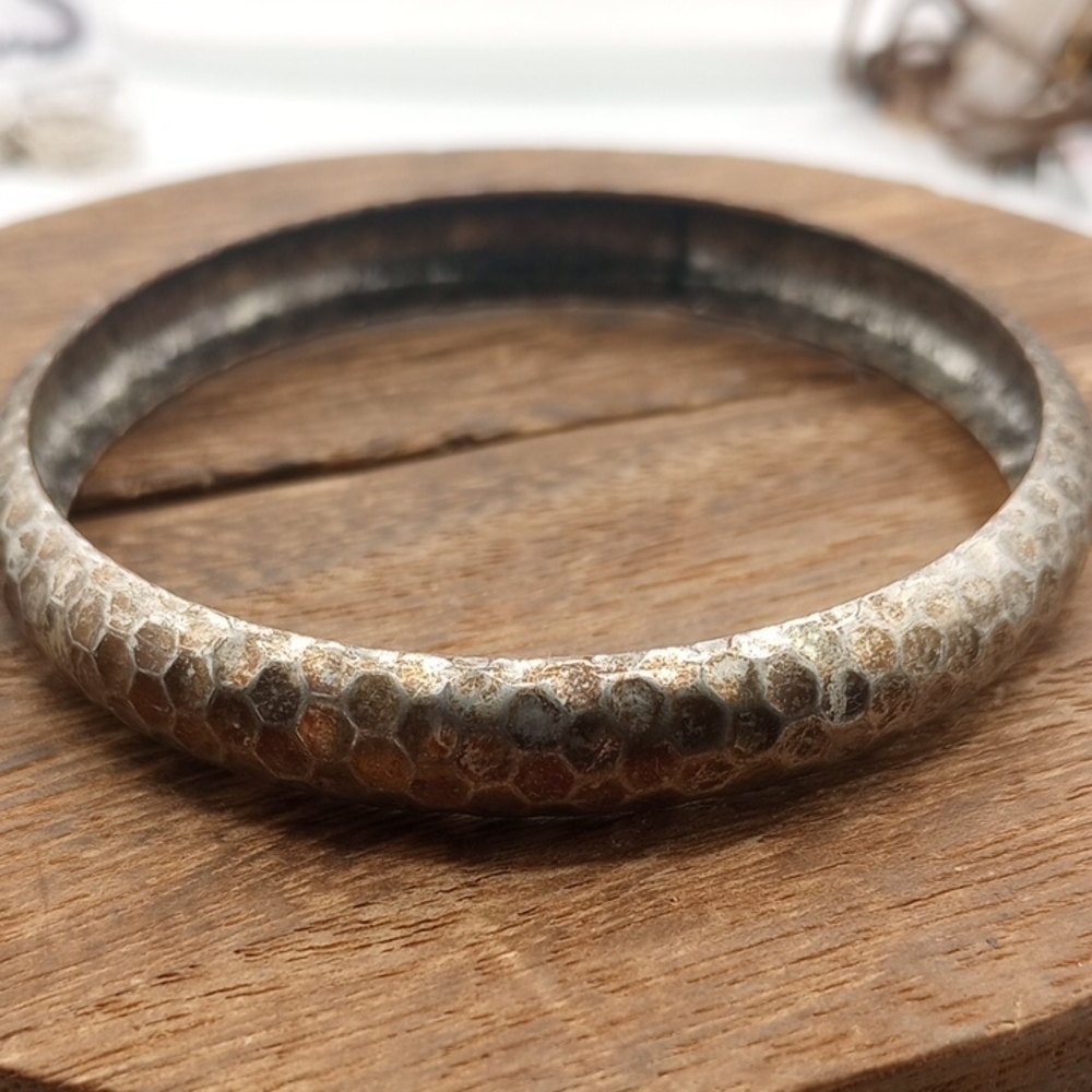 Textured Snakeskin Silver Tone Bangle Bracelet B1001